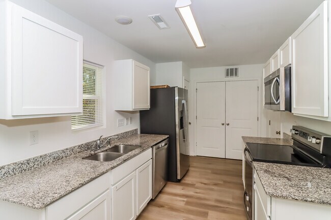 Building Photo - 134 Mountain Crest Dr