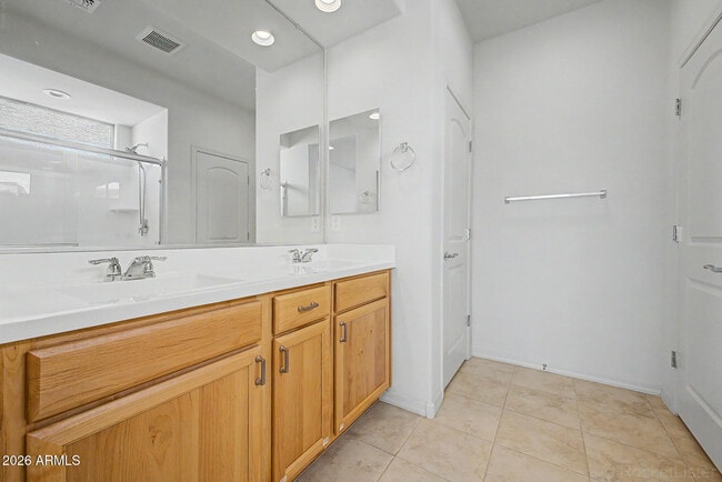 Building Photo - 8954 W San Juan Ave