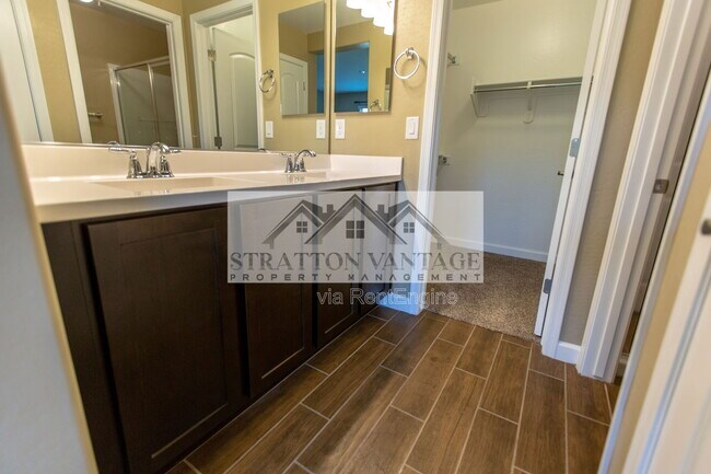 Building Photo - 240 W Juniper Ave