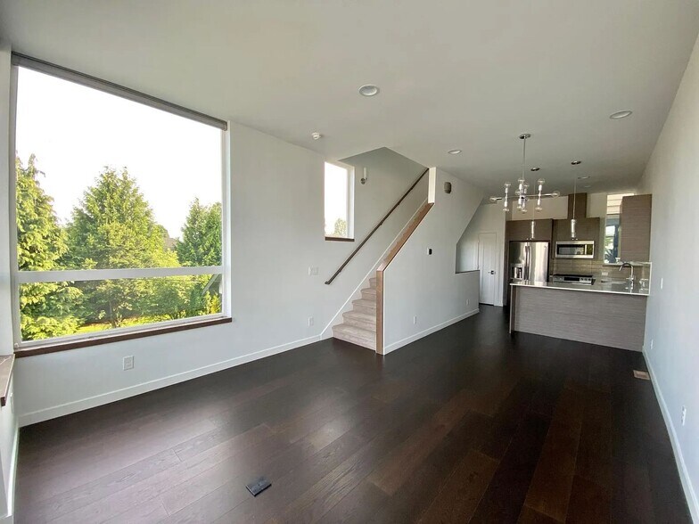 Building Photo - 2405 14th Ave S
