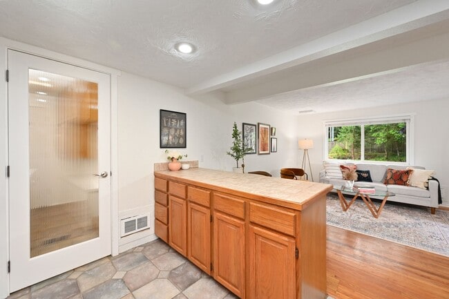 Building Photo - Cozy 2-bedroom 2 bath house in Redmond