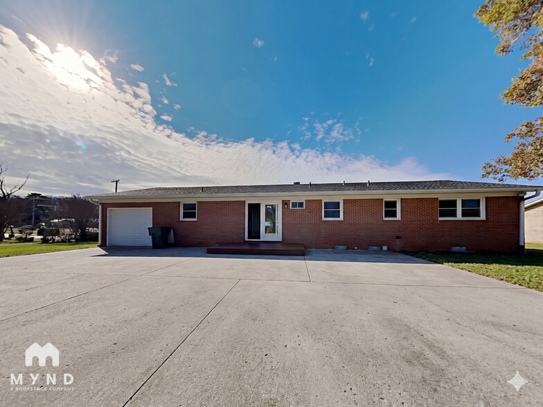Building Photo - 1708 N New Hope Rd