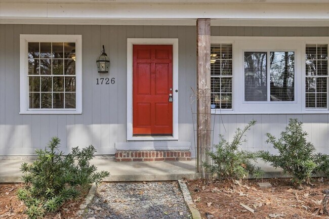 Building Photo - 2 Bedroom 2 Bath located in Northeast Jackson