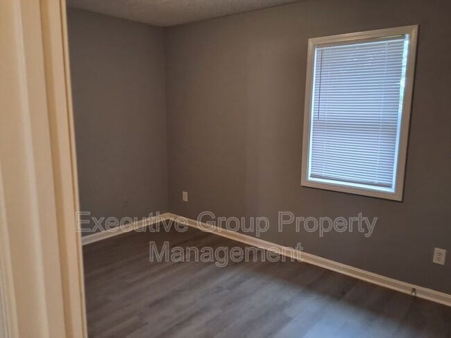 Building Photo - 355 Elmwood Dr