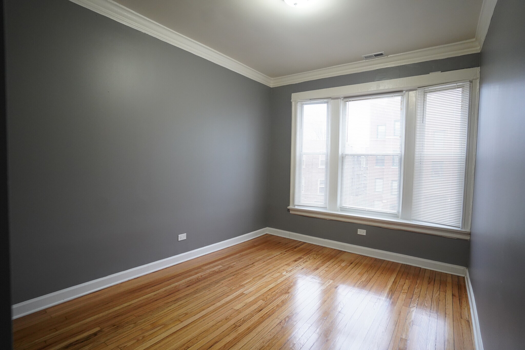 Building Photo - 6948 S Dorchester Ave