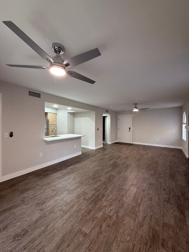 Building Photo - 7950 W Flamingo Rd