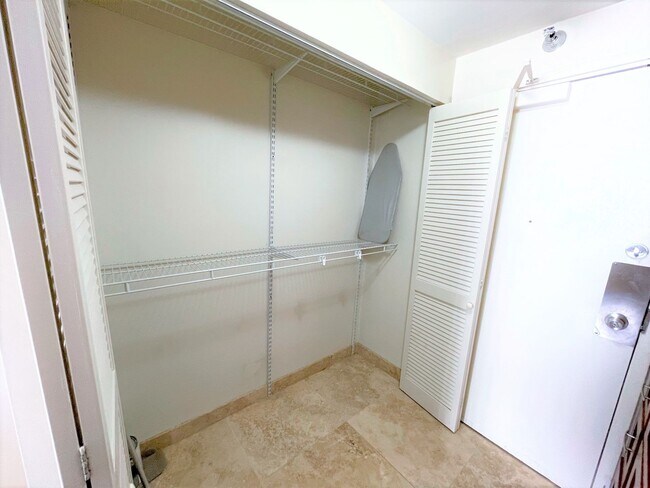 Building Photo - (INCLUDING UTILITIES, A/C & INTERNET) Studio Unit with 1 parking available Waikiki Marina!!