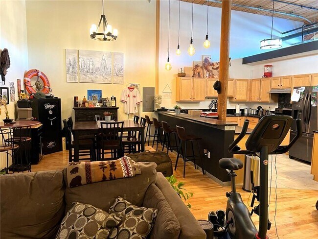 Building Photo - 1117 Douglas Ave