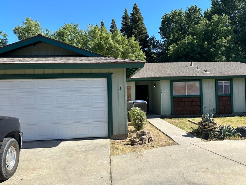 Primary Photo - 123 N Carl Dr
