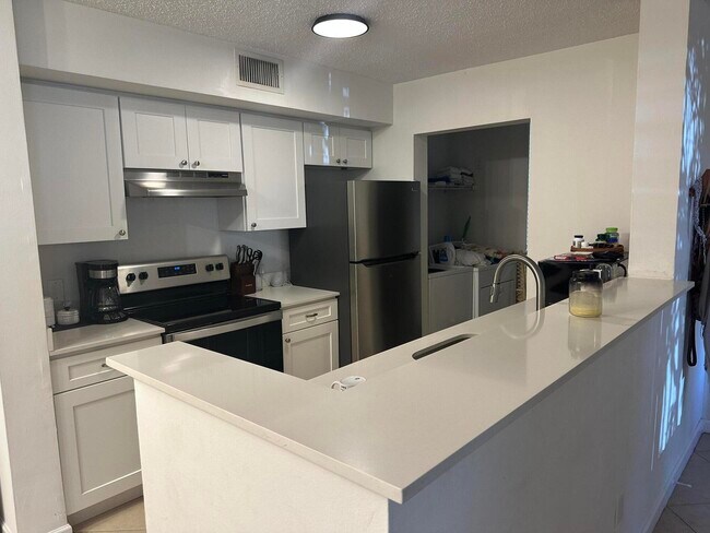 Building Photo - 160 Yacht Club Way