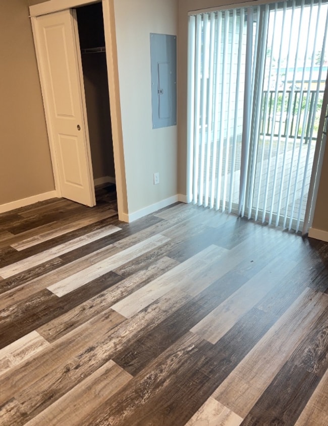 Building Photo - Studio Apartment Available in August!