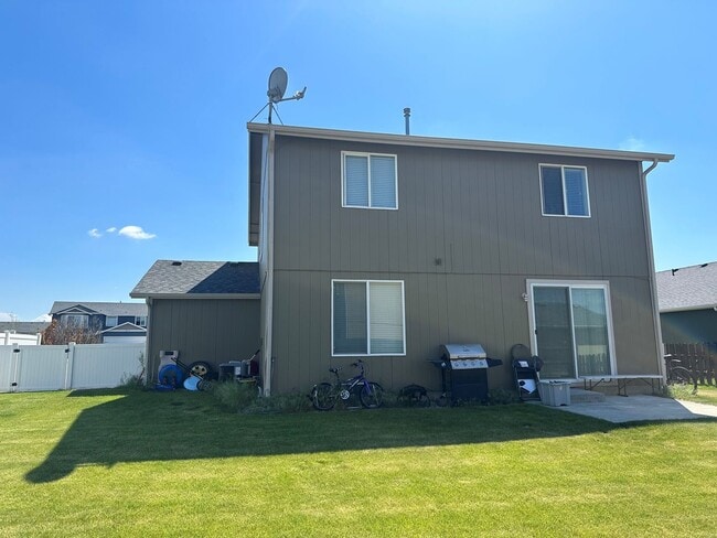 Building Photo - 9511 W Caelen Ave