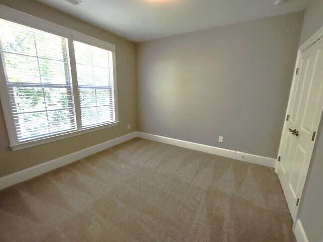 Building Photo - Luxury Townhome Available in Fairway Row C...