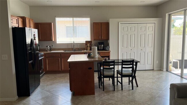 Building Photo - 3921 Stornoway Dr