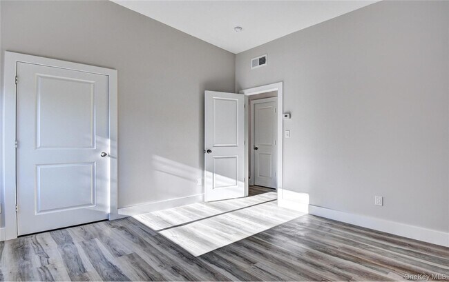 Building Photo - 292 Main St