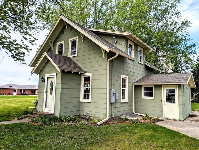 Building Photo - 604 8th Ave