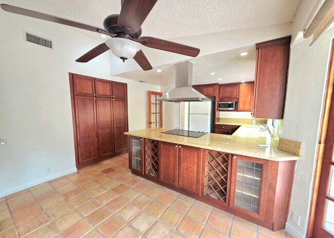 Building Photo - 40329 Sagewood Dr