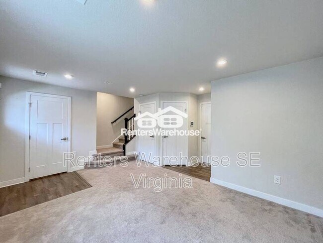 Building Photo - 1724 Defiance Dr