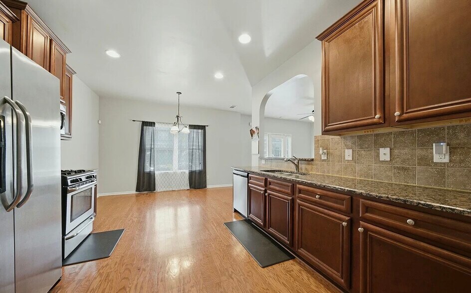 Building Photo - 9 Matador Way