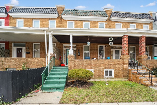 Building Photo - 3127 Lawnview Ave