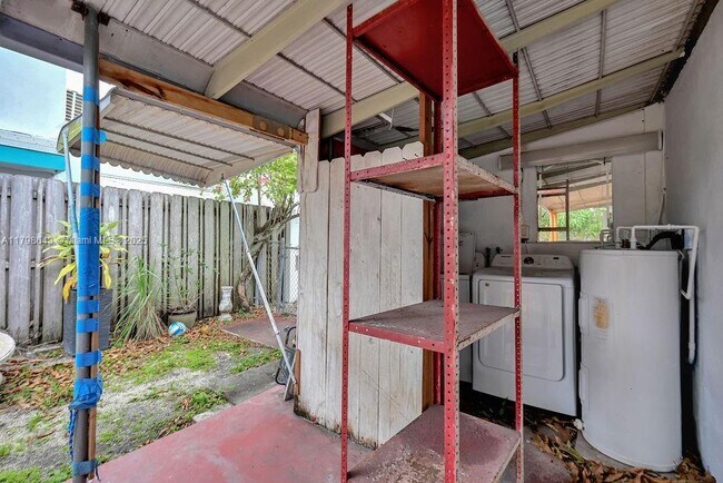 Building Photo - 2419 Coolidge St