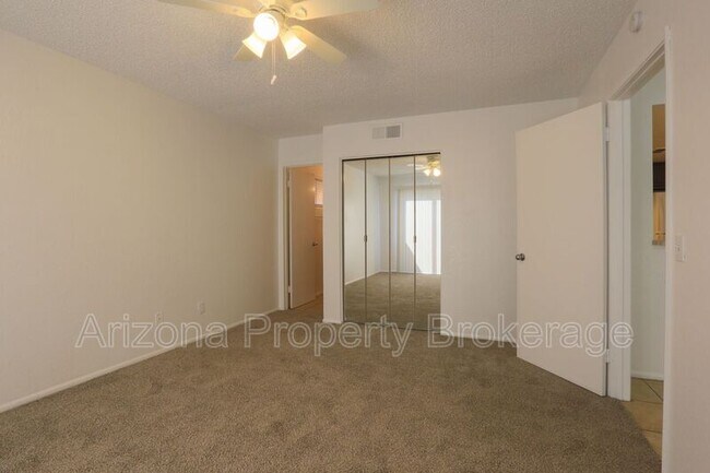 Building Photo - 850 S River Dr