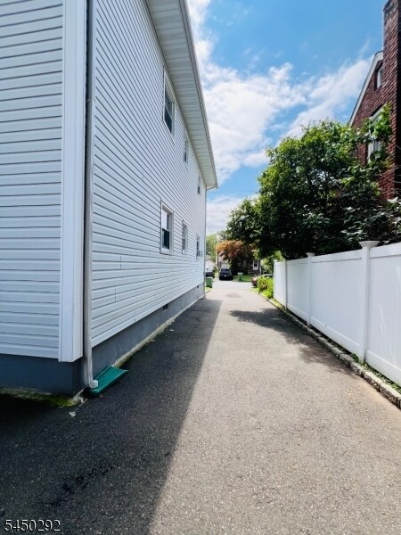 Building Photo - 426 Miltonia St