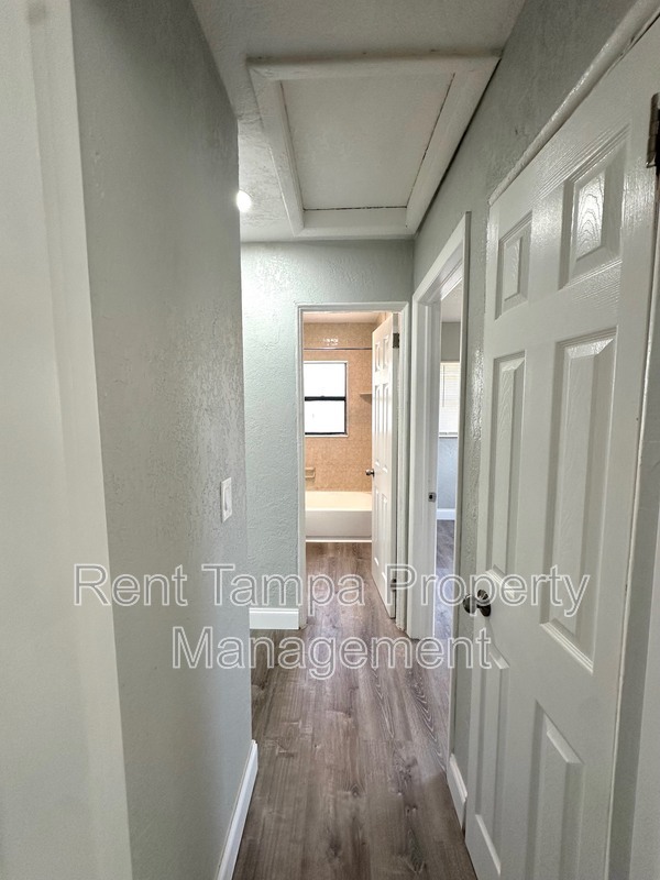 Building Photo - 1036 1/2 19th Street South - Upper