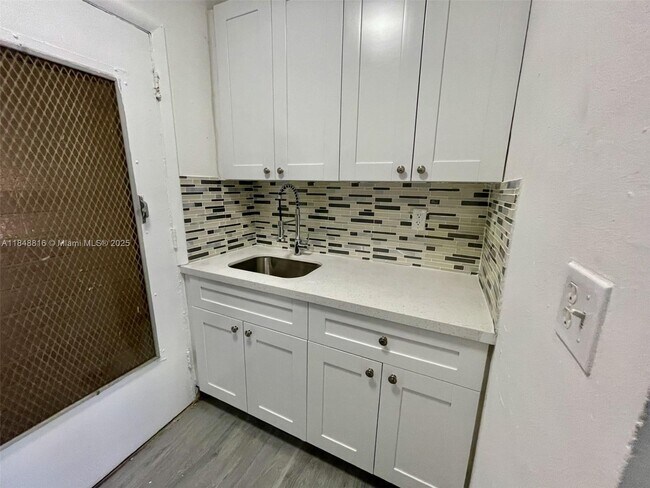 Building Photo - 218 Santillane Ave