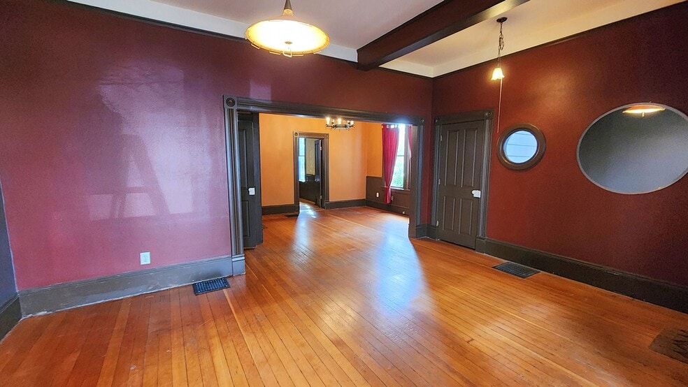 Building Photo - 5112 SE Hawthorne Blvd