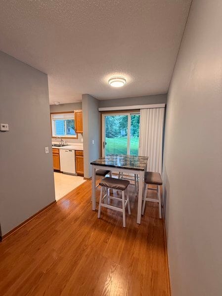 Dining - 7013 Quantrelle Ave NE