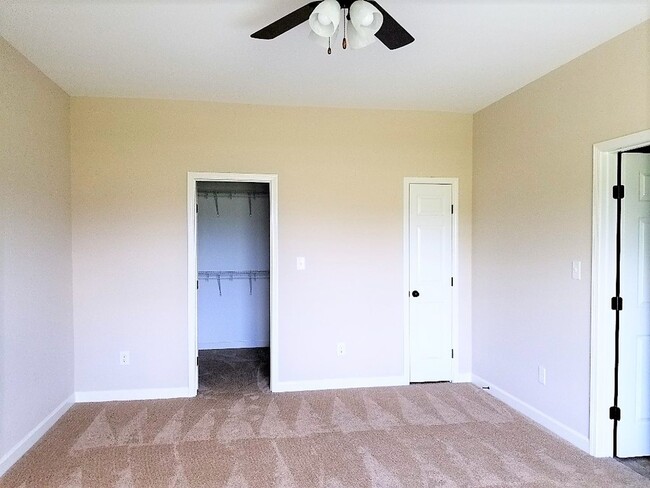 Building Photo - 102 N Landing Dr