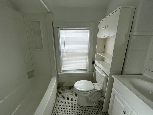 Building Photo - 722 S 22nd St