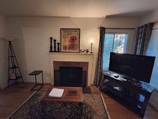 Building Photo - Cozy 3 BD/2 BATH Single Family Home With 2 Floors Located in Albany, Ca.