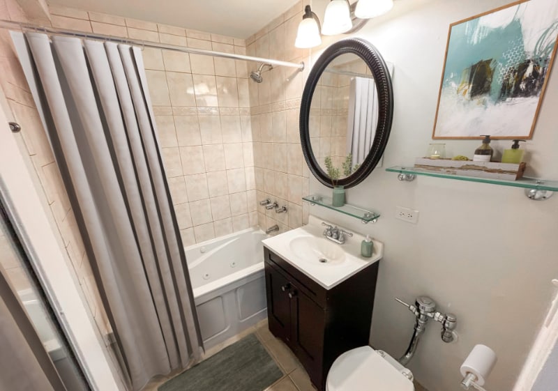 Building Photo - 1204 N LaSalle St