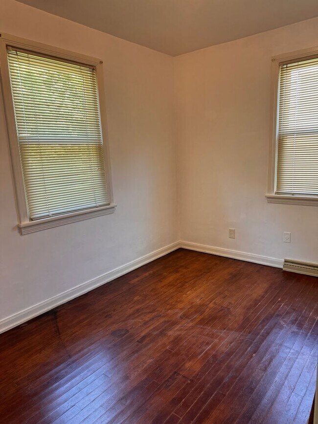 Building Photo - 613 Westview Dr