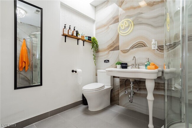 Building Photo - 2205 Santa Paula Dr