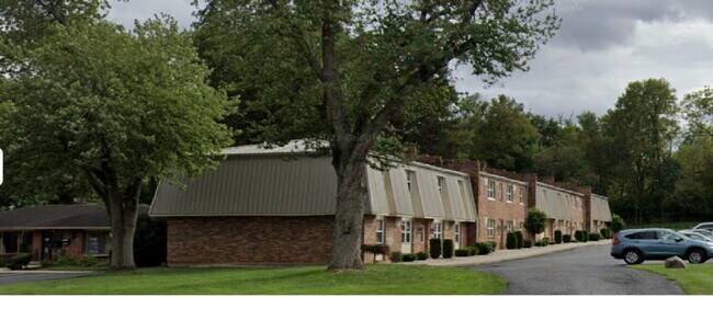 Building Photo - 2-Bed in the Heart of Troy – 900 Sq. Ft. of Cozy Living!"