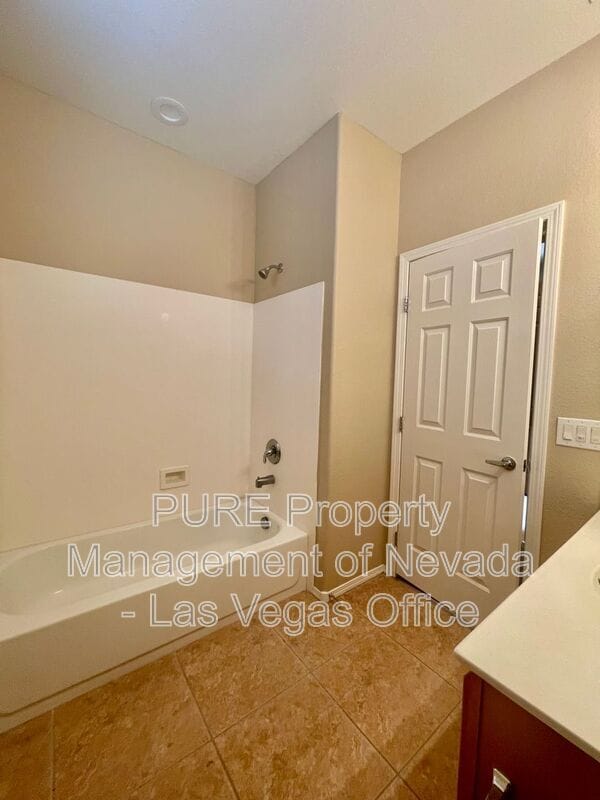 Building Photo - 10445 Orchard Ladge St