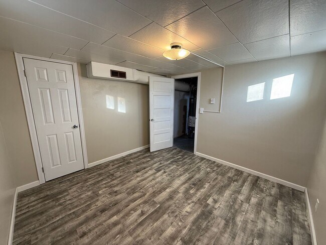 Building Photo - Two bedrooms, one quarter bathroom home, pet friendly, central air!