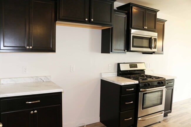 Building Photo - 99 Ashgrove Ln