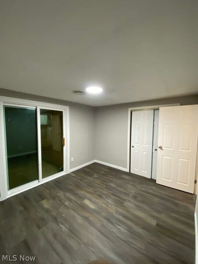 Building Photo - 4095 Sleepy Hollow Rd