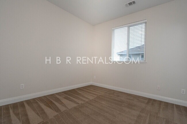 Building Photo - MANTECA RENTAL 4 BEDROOM OUTDOOR PIZZA OVEN in beautiful rear yard