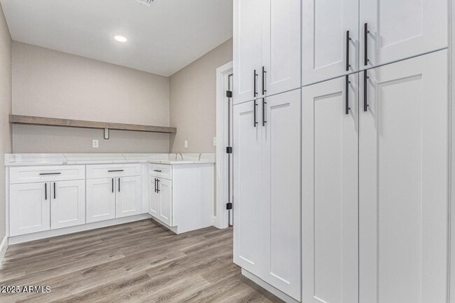 Building Photo - 9938 Willowcreek Cir