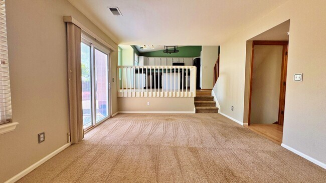 Building Photo - Welcome To This Fantastic 3 Bed 4 Bath Hom...