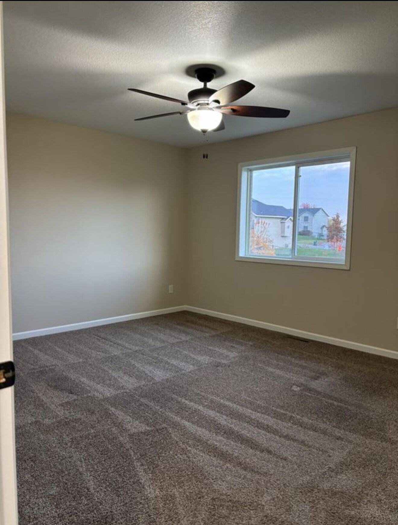 Building Photo - 423 E Cheyenne St