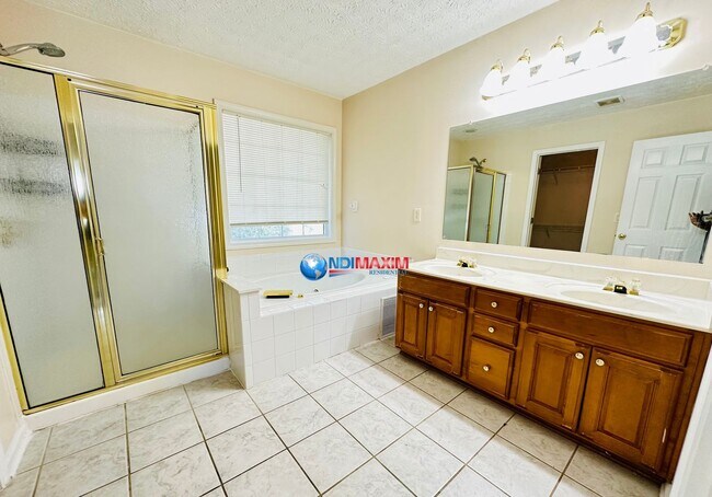 Building Photo - Large 4-bedroom house in Norcross