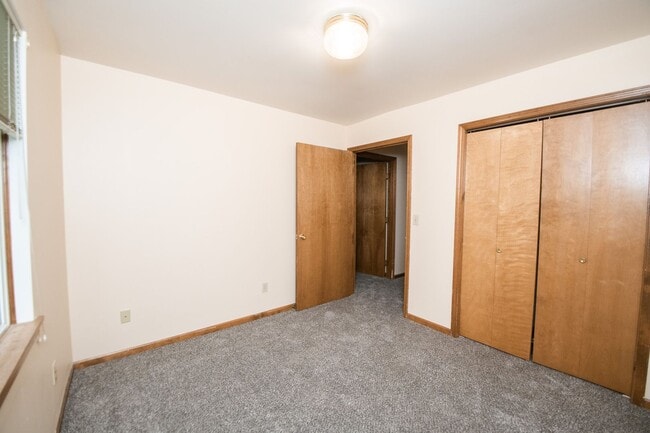 Building Photo - 2 bed 1 bath town-home in Chesterton