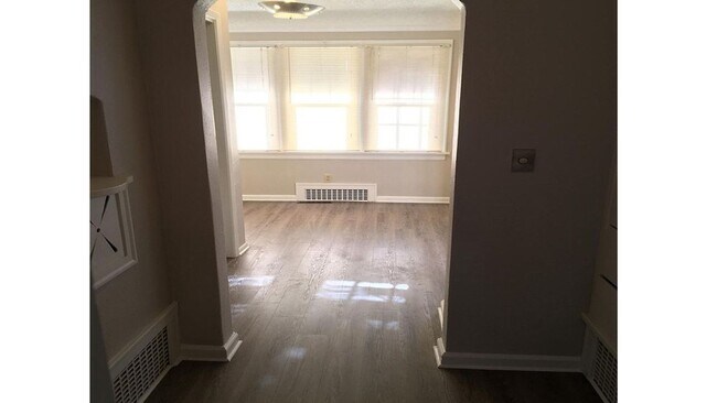 Building Photo - 705 N 16th St