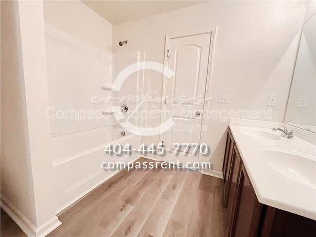 Building Photo - 2086 Belmont Cir NE